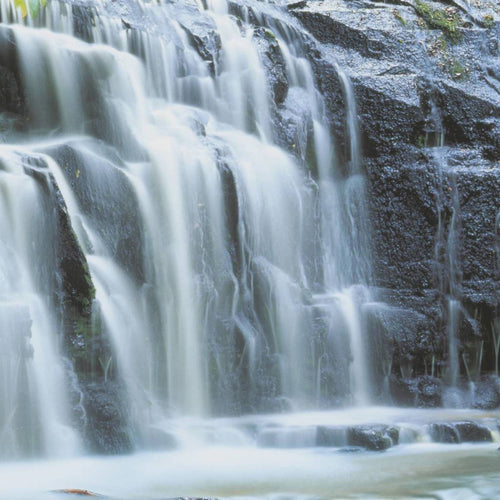 Komar Pura Kaunui Falls Fotobehang 368x254cm | Yourdecoration.nl