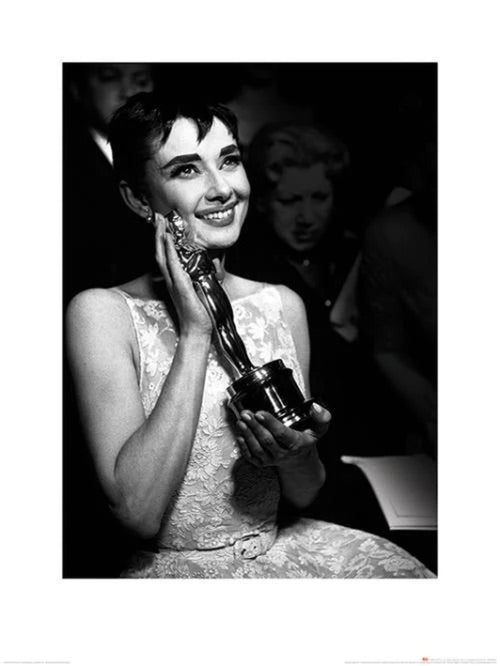 Kunstdruk Time Life Audrey Hepburn Oscar 60x80cm Pyramid PPR40455 | Yourdecoration.nl