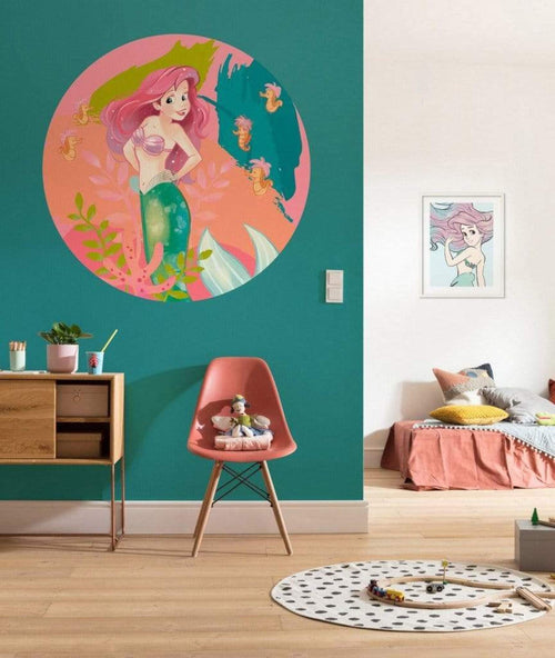 Komar Ariel Happy Coral Zelfklevend Fotobehang 128x128cm Rond Sfeer | Yourdecoration.nl