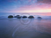 Popp Hackner  Moeraki Boulders Kunstdruk 80x60cm | Yourdecoration.nl