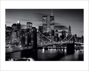 Pyramid Brooklyn Bridge at Night Black and White Kunstdruk 40x50cm | Yourdecoration.nl