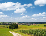 Komar Bayrische Idylle Vlies Fotobehang 350x280cm 7 banen | Yourdecoration.nl