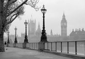 Wizard+Genius London Fog Fotobehang 366x254cm | Yourdecoration.nl