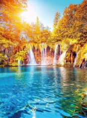 Wizard+Genius Waterfall And Lake In Croatia Vlies Fotobehang 192x260cm 4 banen | Yourdecoration.nl