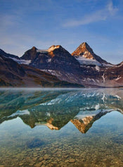 Wizard+Genius Magog Lake Canada Vlies Fotobehang 192x260cm 4 banen | Yourdecoration.nl