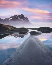 Komar Glowing Vestrahorn Vlies Fotobehang 200x250cm 2 banen | Yourdecoration.nl